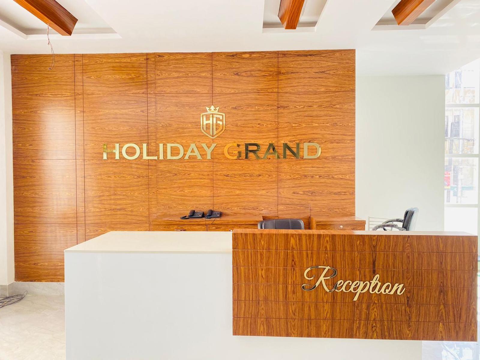 Hotel Holiday Grand Велика Нойда Екстер'єр фото